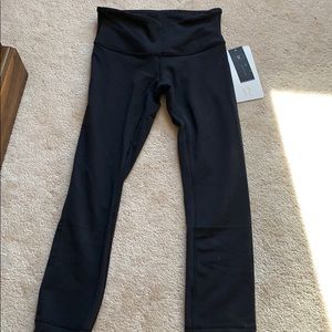 Black Lululemon Wunder Under Crop Leggings